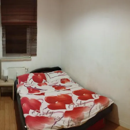 Valda ,pokoje Przy Trasie Torunskiej Проживание в семье *